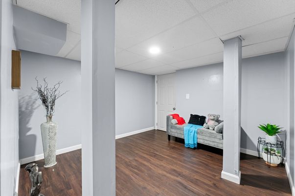 Interior, Recessed Lighting, Wood Texture Flooring