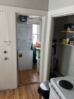 Interior, Utility Closets, Washer, Wood Texture Flooring