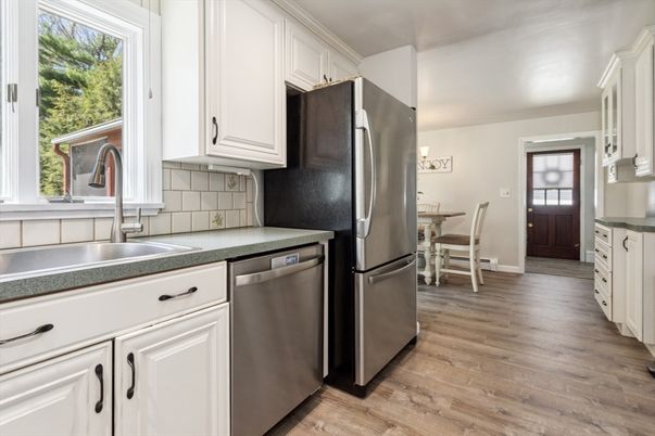 Dining room, Interior, Kitchen, Stainless Steel Appliances, Wood Texture Flooring