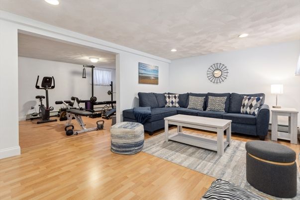 Fitness Equipment, Interior, Living room, Recessed Lighting, Wood Texture Flooring