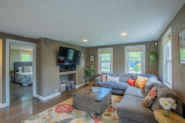 Interior, Living room, Recessed Lighting, Wood Texture Flooring