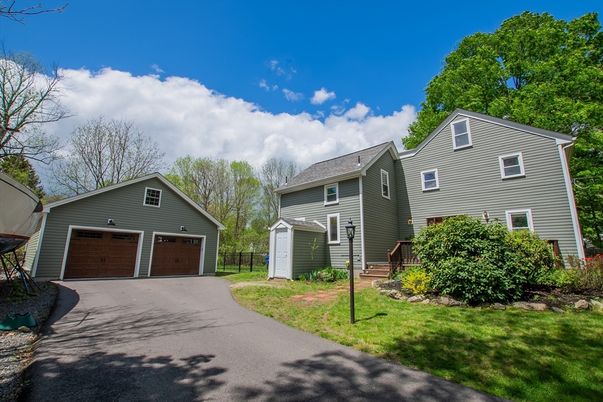 Attached, Exterior, Facade, Farmhouse