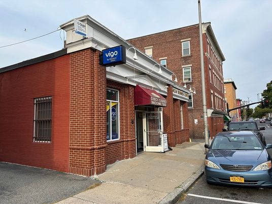 Exterior, Facade, Brick Facade, Rowhouse