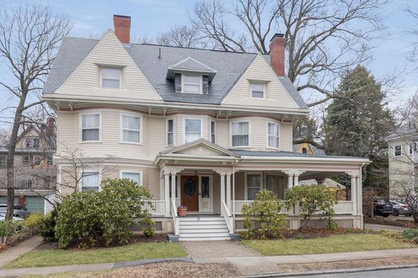 Exterior, Facade, Queen Anne Victorian