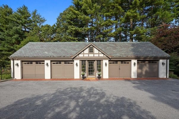 Attached, Exterior, Facade, Ranch