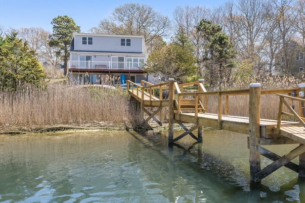 Exterior, Lake