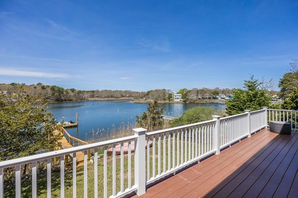 Exterior, Lake