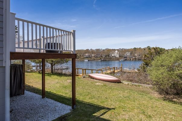 Exterior, Lake