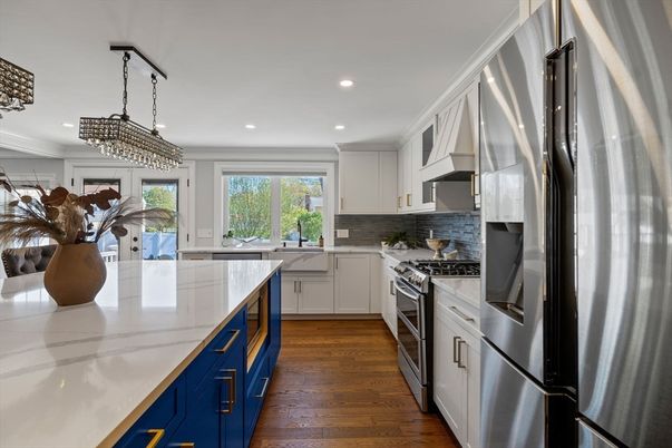 Chandelier, Interior, Kitchen, Pendant Lights, Recessed Lighting, Stainless Steel Appliances, Wood Texture Flooring