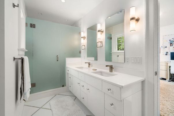 Bathroom, Dual Sink Vanities, Interior, Recessed Lighting