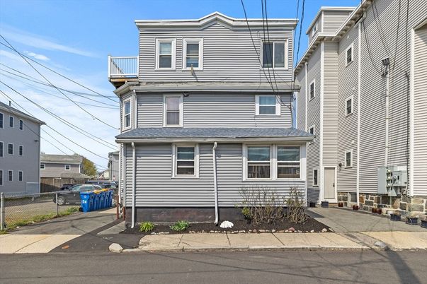 Exterior, Facade, Queen Anne Victorian