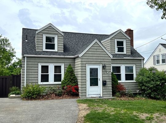 Exterior, Facade, Cape Cod