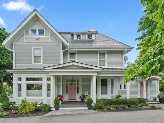 Exterior, Facade, Queen Anne Victorian