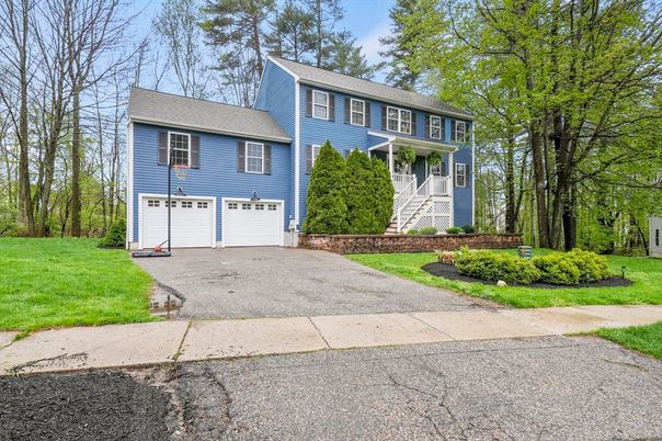Attached, Exterior, Facade, Raised Ranch