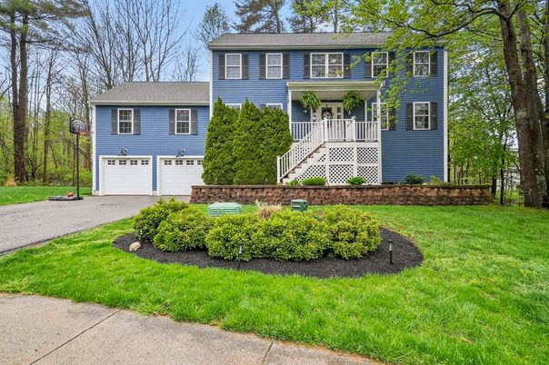 Attached, Exterior, Facade, Raised Ranch