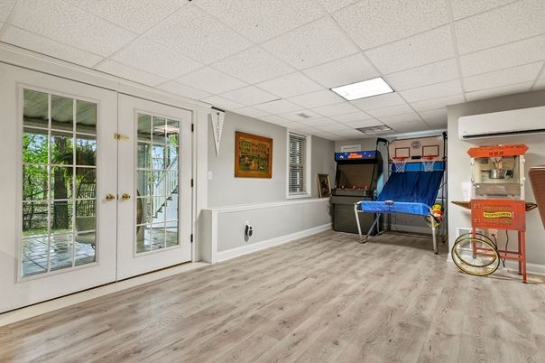 Interior, Recessed Lighting, Wood Texture Flooring