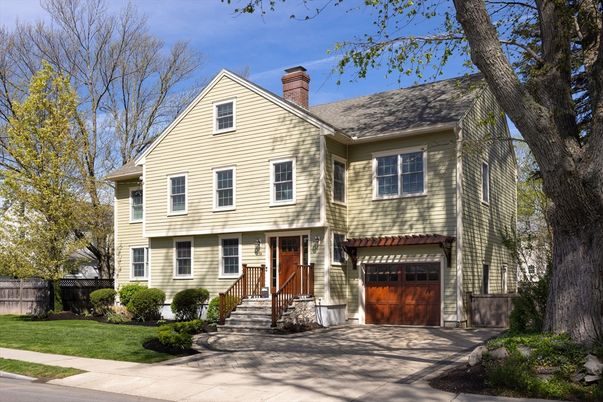 Attached, Exterior, Facade, Split Level
