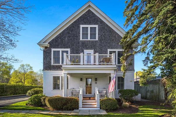 Exterior, Facade, Queen Anne Victorian