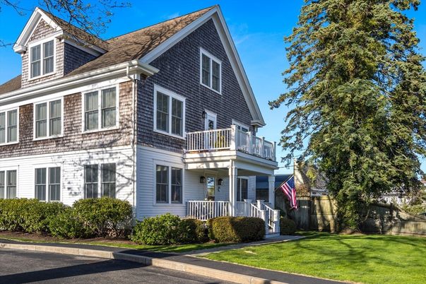 Exterior, Facade, Queen Anne Victorian