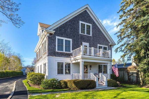 Exterior, Facade, Queen Anne Victorian
