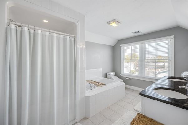 Bathroom, Dual Sink Vanities, Interior, Recessed Lighting