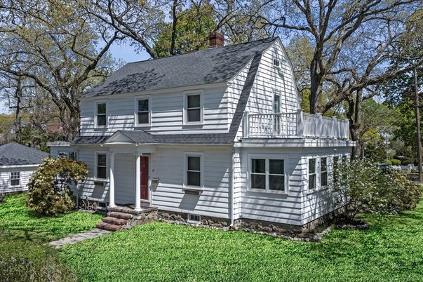 Exterior, Facade, Cape Cod