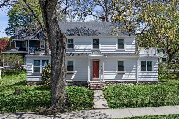 Exterior, Facade, Cape Cod