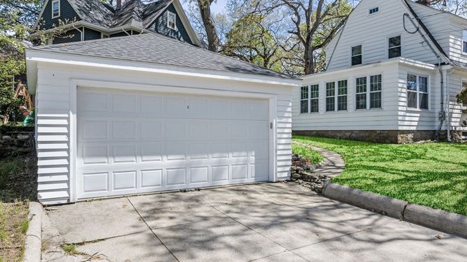 Detached Garage, Exterior