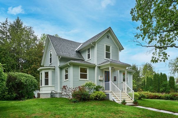 Exterior, Facade, Queen Anne Victorian
