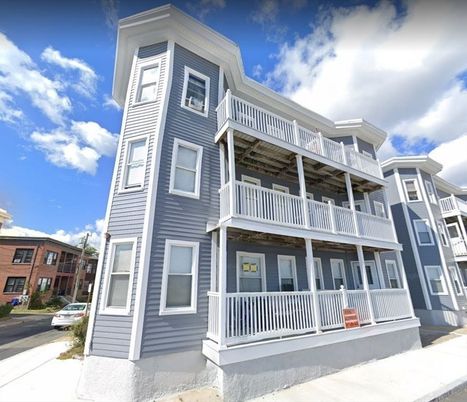 Exterior, Facade, Rowhouse