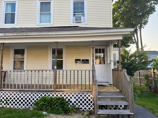 Exterior, Facade, Rowhouse