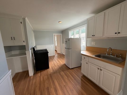Interior, Kitchen, Recessed Lighting, Wood Texture Flooring
