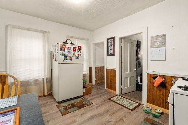 Interior, Washer, Wood Texture Flooring