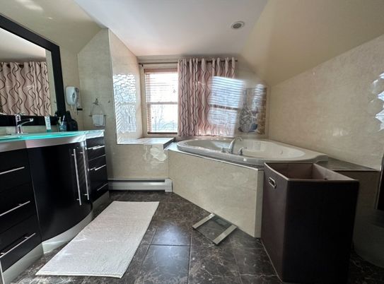 Bathroom, Interior, Recessed Lighting