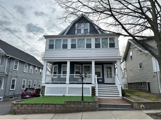 Exterior, Facade, Queen Anne Victorian