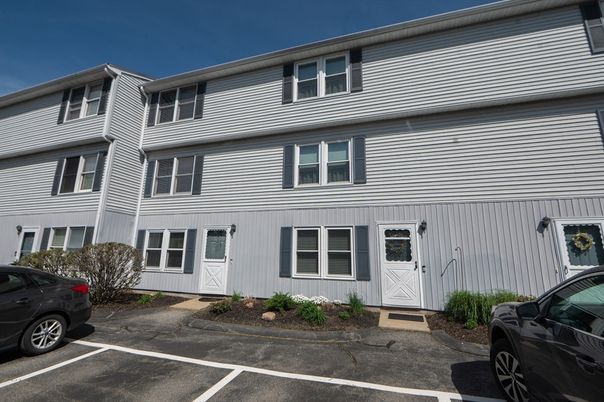 Exterior, Facade, Rowhouse