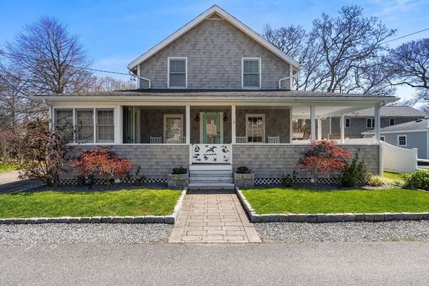 Exterior, Facade, American Craftsman