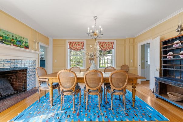 Chandelier, Dining room, Fireplace, Interior, Wood Texture Flooring