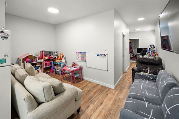 Interior, Living room, Recessed Lighting, Wood Texture Flooring