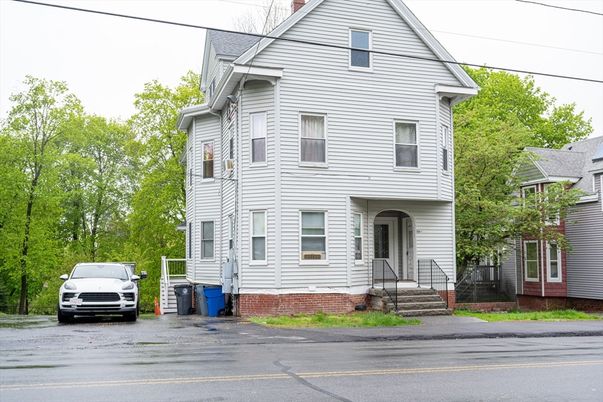 Exterior, Facade, Queen Anne Victorian