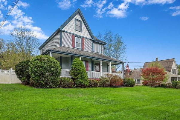Backyard, Exterior, Facade, Queen Anne Victorian
