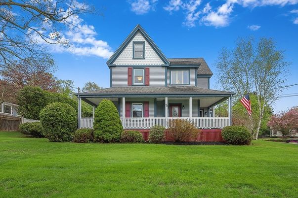 Exterior, Facade, Queen Anne Victorian