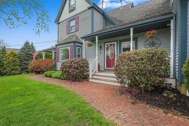 Exterior, Facade, Queen Anne Victorian