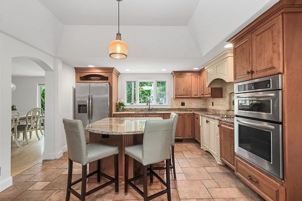Dining room, Interior, Kitchen, Pendant Lights, Recessed Lighting, Stainless Steel Appliances