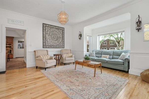 Interior, Living room, Pendant Lights, Wood Texture Flooring