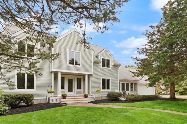 Exterior, Facade, Farmhouse