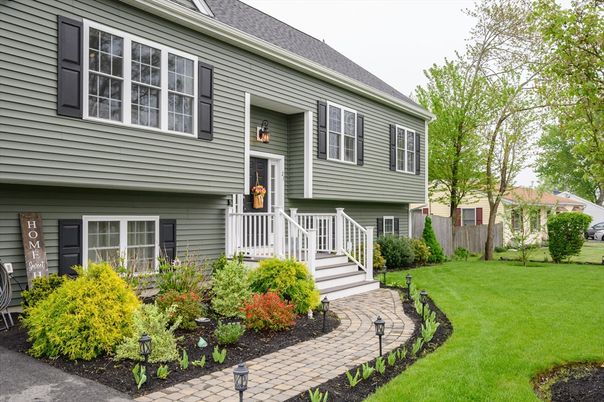 Attached, Exterior, Facade, Raised Ranch