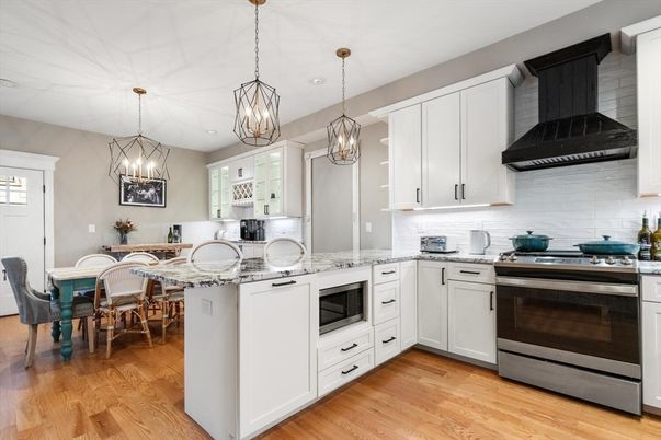 Chandelier, Dining room, Interior, Kitchen, Pendant Lights, Recessed Lighting, Stainless Steel Appliances, Wood Texture Flooring