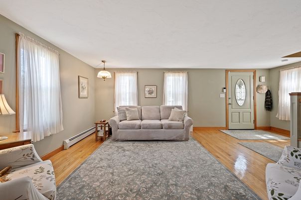 Interior, Living room, Pendant Lights, Wood Texture Flooring