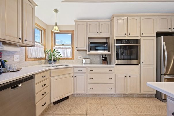 Interior, Kitchen, Pendant Lights, Stainless Steel Appliances